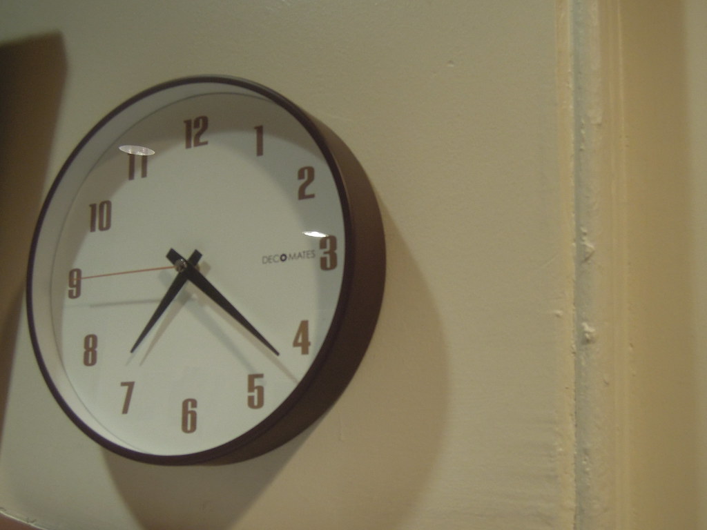 Wall clock representing the days lost when clinic hiring stalls